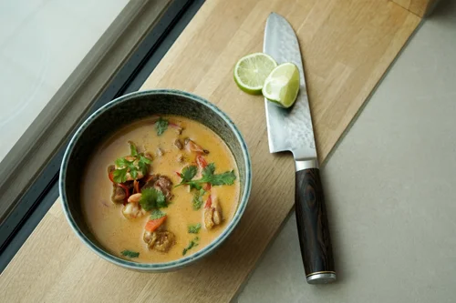 Tom Ka Gai – Hühnersuppe mit Kokos &amp; Garnelen